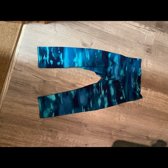 Old Navy Active Crop Leggings - Picture 2 of 4